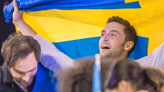 Måns Zelmerlöw auf der ESC-Bühne in Wien. © NDR Foto: Rolf Klatt