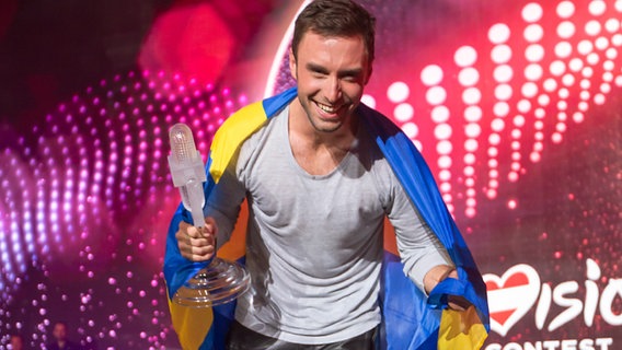 Måns Zelmerlöw auf der ESC-Bühne in Wien. © NDR Foto: Rolf Klatt