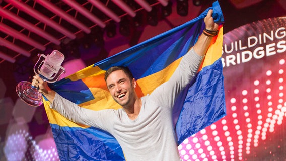 Måns Zelmerlöw auf der ESC-Bühne in Wien. © NDR Foto: Rolf Klatt