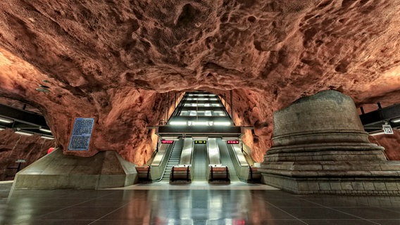 Stockholmer U-Bahn-Station am Rathaus © Kevin Kee Pil Cho/imagebank.sweden.se Foto: Kevin Kee Pil Cho