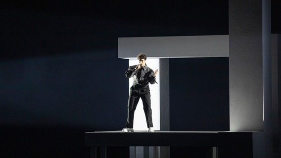 Gjon's Tears (Schweiz) auf der Bühne. © EBU Foto: Andres Putting