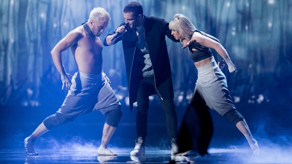 Elnur Hüseynov und Tänzer auf der ESC-Bühne in Wien. © NDR Foto: Rolf Klatt