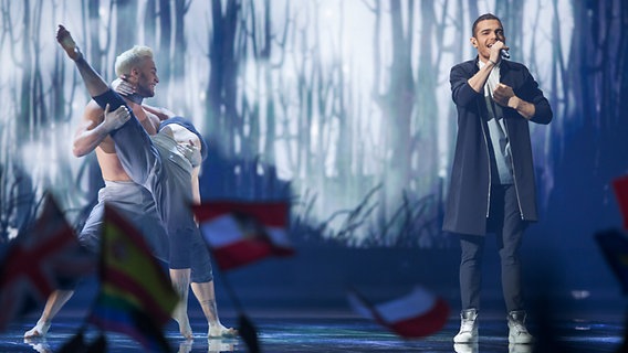 Elnur Hüseynov und Tänzer auf der ESC-Bühne in Wien. © NDR Foto: Rolf Klatt