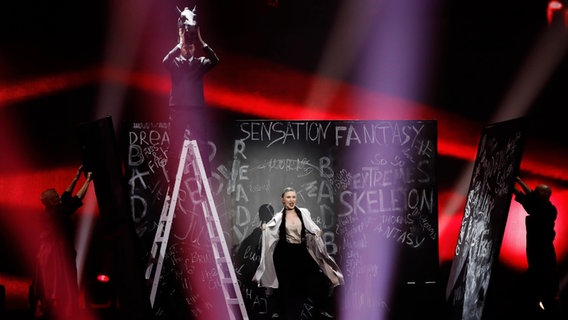 Dihaj tritt mit einem aufwändigen Bühnenbild für Aserbaidschan an. © Eurovision.tv Foto: Andres Putting