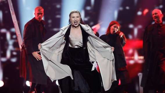 Dihaj performt "Skeletons" auf der ESC-Bühne in Kiew. © eurovision.tv Foto: Andres Putting