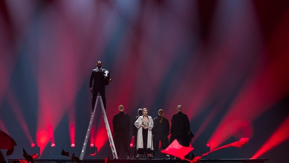 Dihaj  "Skeletons"  auf der Bühne beim 1. Halbfinale © NDR / Rolf Klatt Foto: Rolf Klatt