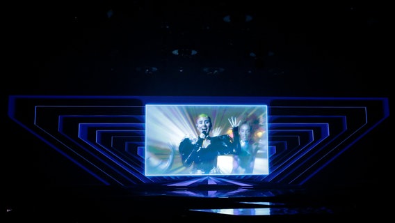 Die Sängerin Montaigne in einer "Live-on-tape-Perfomance" beim ersten Halbfinale. © eurovision.tv Foto: Thomas Hanses