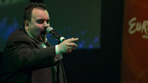 Axel Hirsoux aus Belgien singt bei Eurovision in Concert in Amsterdam © NDR Foto: Patricia Batlle