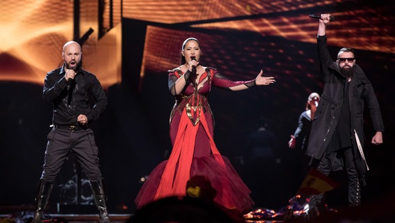 Dalal & Deen feat. Ana Rucner and Jala aus Bosnien-Herzegowina singen auf der Bühne des ersten Halbfinale in Stockholm © NDR Foto: Rolf Klatt