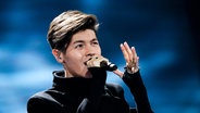 Kristian Kostov performt "Beautiful Mess" auf der ESC-Bühne in Kiew. © Eurovision.tv Foto: Andres Putting