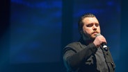 Carl Espen aus Norwegen singt bei Eurovision in Concert in Amsterdam © NDR Foto: Patricia Batlle