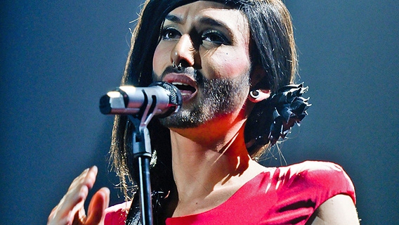 Der Künstler Conchita Wurst aus Österreich, auch genannt: "Frau mit Bart" © ORF Foto: Ali Schafler