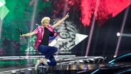 Der Sänger Jendrik auf der Bühne vom ESC © EBU Foto: Thomas Hanses