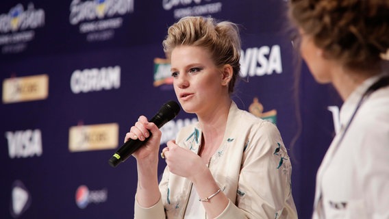 Levina im Backstage-Bereich in Kiew. © Eurovision.tv Foto: Thomas Hanses