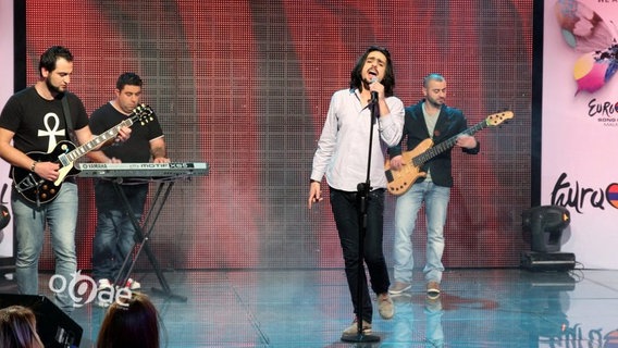 Der armenische Sänger Gor Sujyan mit seiner Band Dorians  