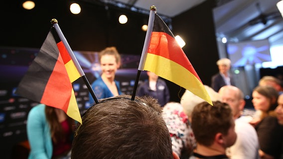 Fan von "Elaiza" bei der Pressekonferenz. © NDR/RolfKlatt Foto: Rolf Klatt