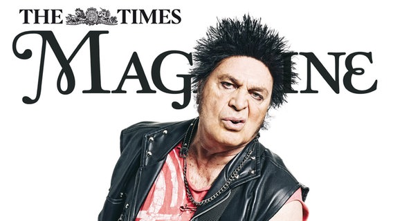 Der britische Sänger Engelbert als Sid Vicious verkleidet auf dem Cover des "Times Magazine"  