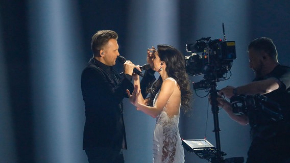 Koit Toome & Laura performen "Verona" auf der ESC-Bühne in Kiew. © Eurovision.tv Foto: Andres Putting