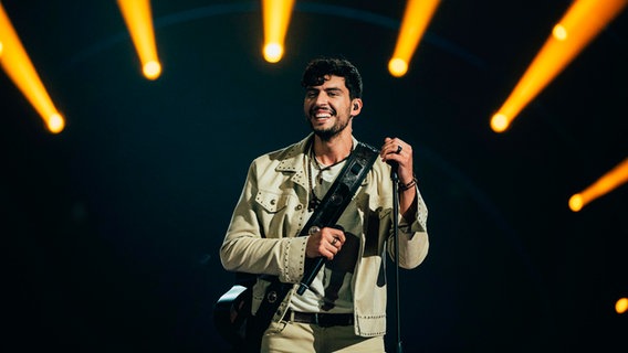 Der Sänger Stefan auf der ESC-Bühne in Turin. © EBU Foto: Sarah Louise Bennett