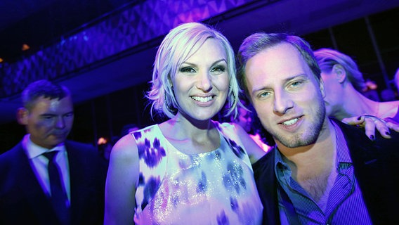 Sanna Nielsen und NDR Mitarbeiter Sascha Sommer auf der deutschen Party des Euroclub in Kopenhagen © NDR Foto: Rolf Klatt