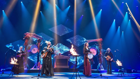 Die Band Faun probt in Hannover für den deutschen Vorentscheid auf der Bühne © NDR Foto: Rolf Klatt