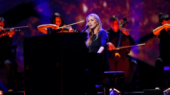 Alexa Feser probt auf der Bühne in Hannover zum deutschen ESC-Vorentscheid © NDR Foto: Rolf Klatt