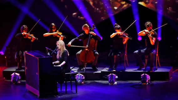 Alexa Feser probt auf der Bühne in Hannover zum deutschen ESC-Vorentscheid © NDR Foto: Rolf Klatt