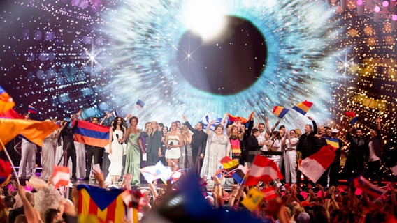 Die Kandidaten des ersten ESC-Halbfinals auf der Bühne der Wiener Stadthalle. © NDR Foto: Rolf Klatt