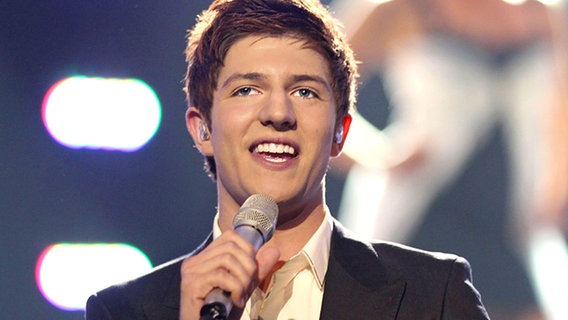 ESC-Finale 2010: Josh Dubovie aus Großbritanien © NDR Foto: Rolf Klatt