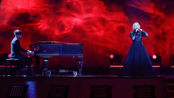 Norma John singt für Finnland "Blackbird". © Eurovision.tv Foto: Andres Putting