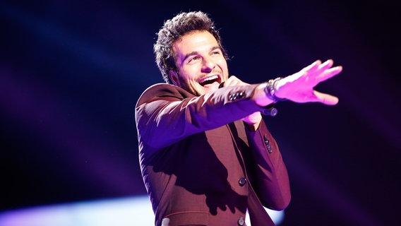 Amir auf der Bühne der Globe-Arena in Stockholm. © eurovision.tv Foto: Thomas Hanses (EBU)