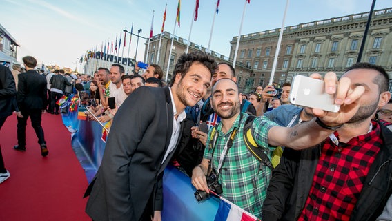 Der französische Sänger Amir auf dem roten Teppich bei der Eröffnungszeremonie des Eurovision Song Contest. © eurovision.tv/Andres Putting Foto: Andres Putting