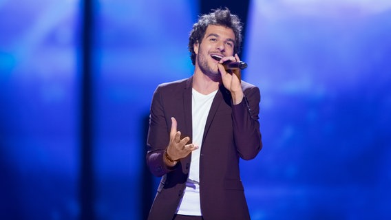 Amir aus Frankreich auf der ESC Bühne. © NDR Foto: Rolf Klatt