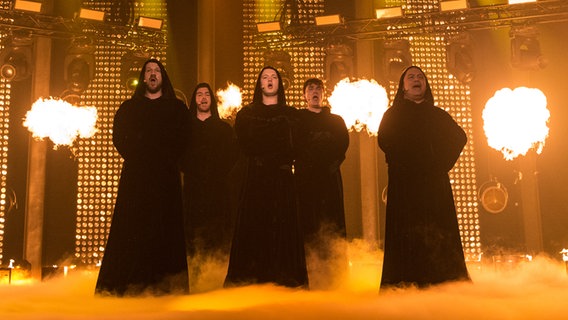 Die Gruppe Gregorian auf der Bühne © NDR Foto: Rolf Klatt