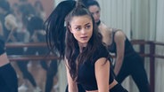Stefania, Griechenlands Kandidatin für den ESC 2021, in einem Tanzstudio.  Foto: ERT