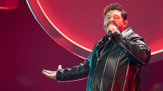Der Sänger James Newman auf der Bühne vom ESC Der Sänger James Newman auf der Bühne vom ESC © EBU Foto: Andreas Putting