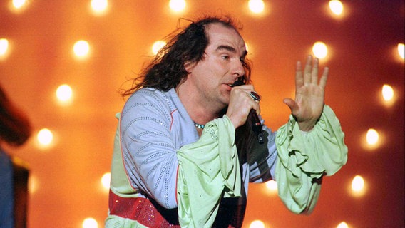 Guildo Horn beim Eurovision Song Contest 1998. Er belegt den 7. Platz.  Foto: Katja Lenz pool