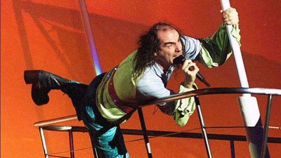 Guildo Horn beim Eurovision Song Contest 1998. Er belegt den 7. Platz. © picture alliance Foto: PA Jones
