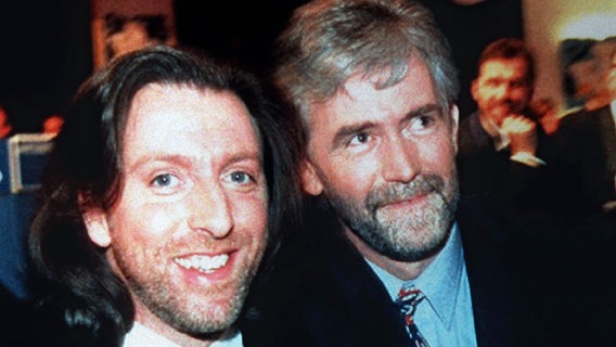 Paul Harrington und Charlie McGettigan nach ihrem ESC-Auftritt 1994 in Dublin. © Picture-Alliance / dpa 