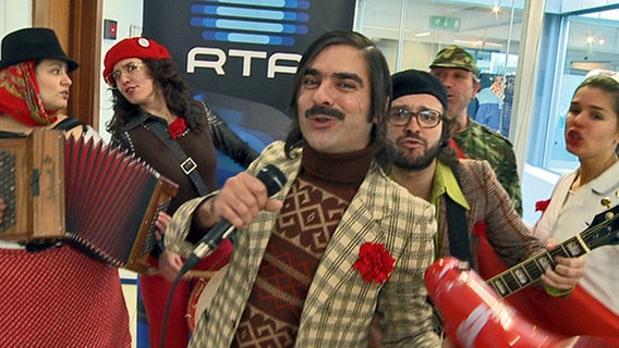 Die Comedians Homens Da Lúta vertreten Portugal mit dem Titel "A Luta É Alegría". © RTP 