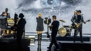 Die Band Hooverphonic auf der ESC Bühne in Rotterdam beim ersten Halbfinale. © eurovision.tv Foto: Andres Putting