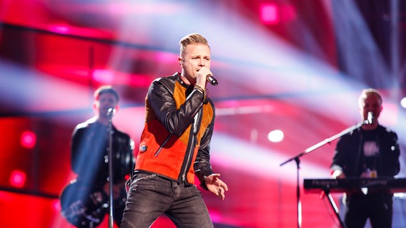 Nicky Byrne bei der ersten Probe mit Schlagzeuger und Gitarrist. © eurovision.tv Foto: Thomas Hanses (EBU)