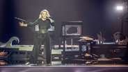 Die Sängerin Lesley Roy auf der ESC Bühne in Rotterdam beim ersten Halbfinale. © eurovision.tv Foto: Andreas Putting