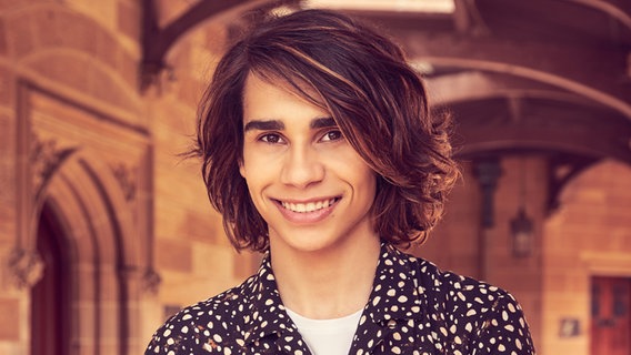 Der australische Sänger Isaiah Firebrace. © SBS/Sony Foto: Peter Brew Bevan