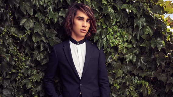 Der australische Sänger Isaiah Firebrace. © SBS/Sony Foto: Peter Brew Bevan