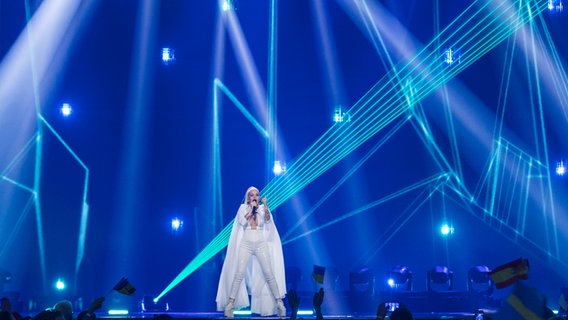 Svala auf der Bühne beim 1. Halbfinale © NDR / Rolf Klatt Foto: Rolf Klatt