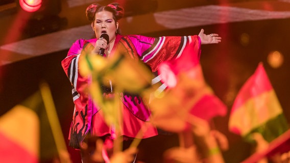 Netta auf der Bühne in Lissabon. © eurovision.tv Foto: Andres Putting