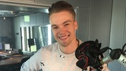 Der tschechische ESC-Kandidat Mikolas Josef zu Besuch bei eurovision.de. © NDR 