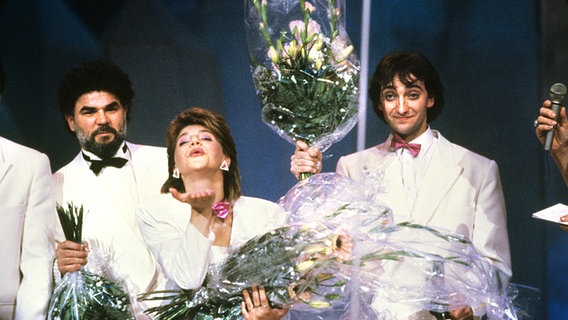 Sandra Kim freut sich am 3. Mai 1986 über ihren Sieg beim ESC in Bergen © picture-alliance/ dpa Foto: Lehtikuva Ari Ojala