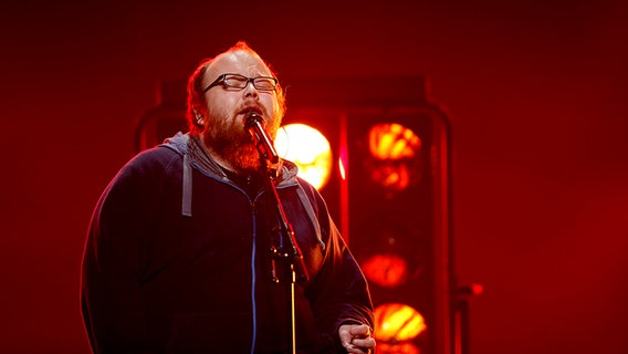 Andreas Kümmert auf der Bühne beim deutschen ESC-Vorentscheid. © NDR Foto: Rolf Klatt